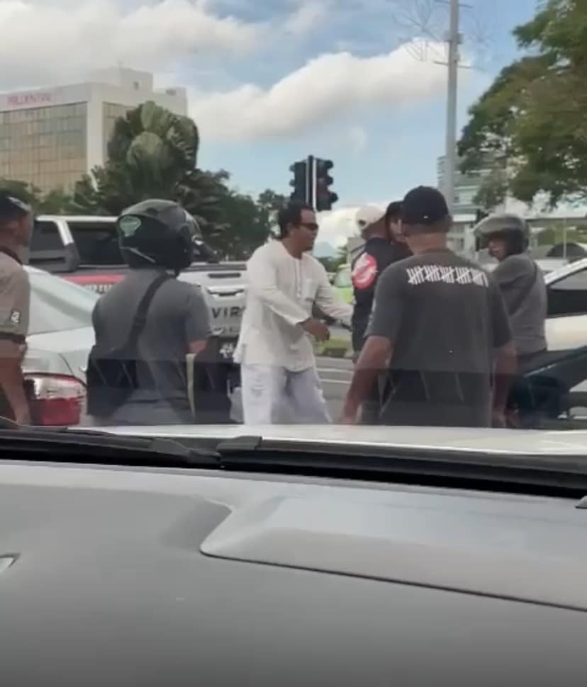 Penyanyi Hafiz Suip disembur dengan pepper spray dalam pergaduhan di jalan raya